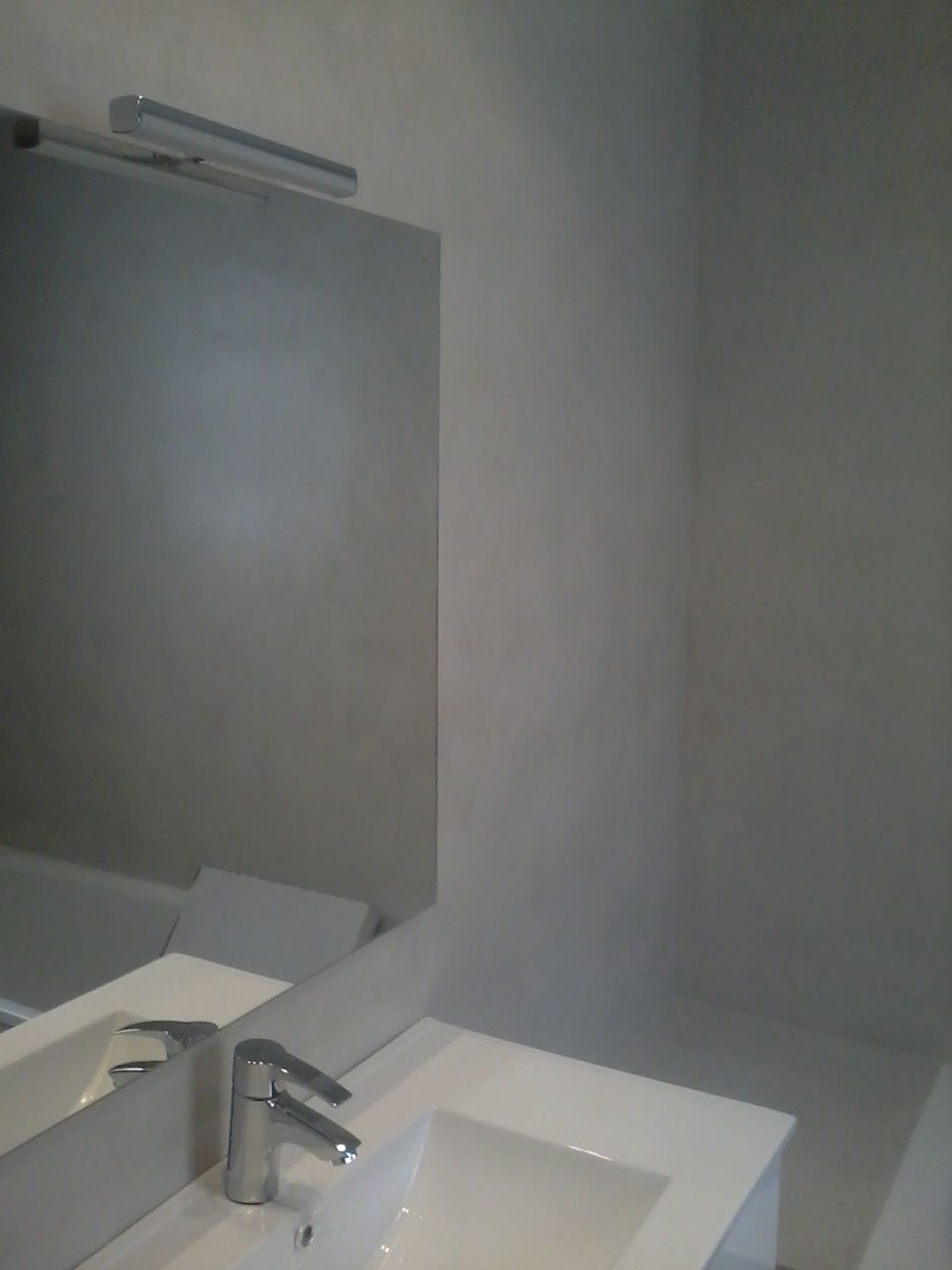 paredes de baño con microcemento